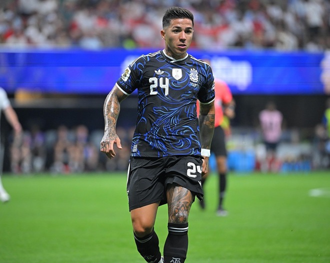 イングランド戦の勝利を喜ぶE・フェルナンデス。写真:金子拓弥(サッカーダイジェスト写真部/JMPA代表撮影)