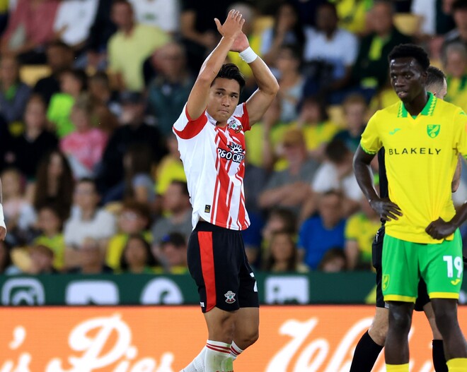 圧巻のミドルシュートを決めた松木。(C)Getty Images