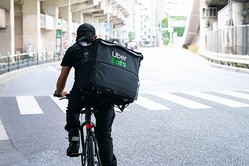 Uber Eats、医薬品の配達も開始 いずれはあらゆるものを配送か 