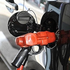 ガソリン満タン は燃費に影響するか 少なめ給油とどちらがいい ライブドアニュース