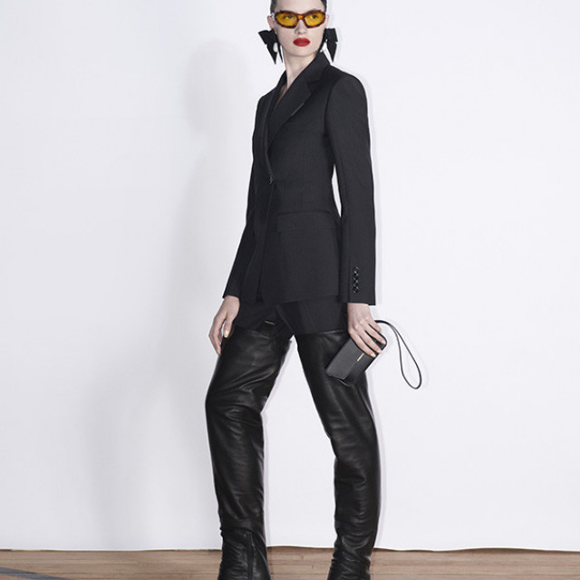 ルック】バーバリーがリカルド・ティッシによる2023年春夏プレ