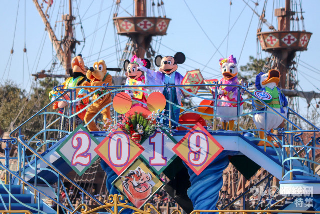 ニューイヤーズ・グリーティング2018 ©Disney