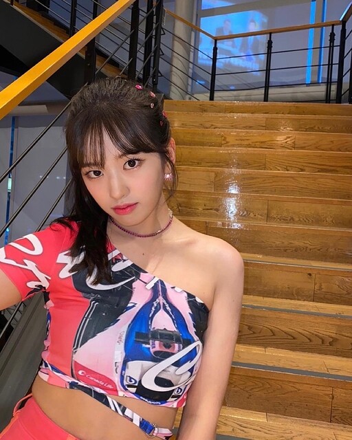 IVE ユジン、20歳の誕生日を迎え…キュートな記念ショットを公開