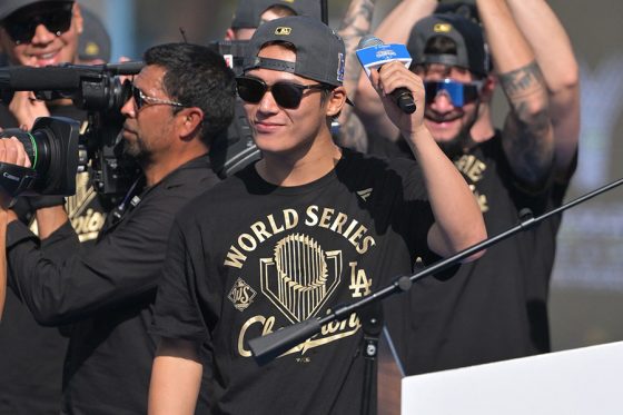 スピーチを行ったドジャース・山本由伸【写真:ロイター】