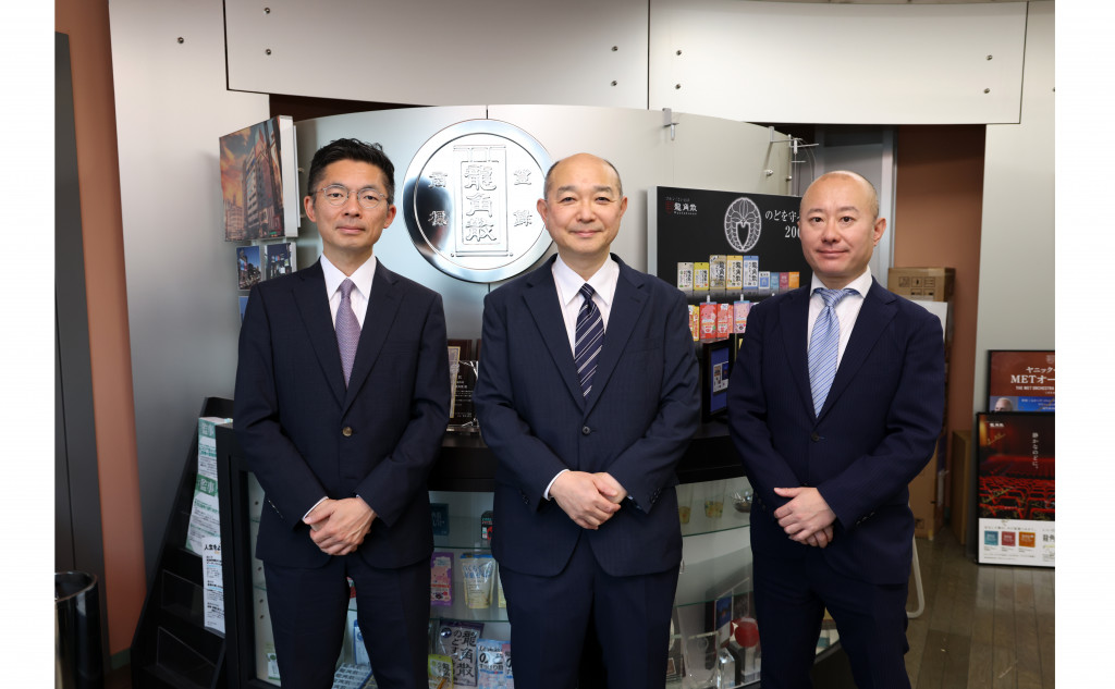 �ֱ��ŵ�̿�ݡפ��������������ͻ�� �������᡼����3�Ҥ�Ϣ�ȼ¤�