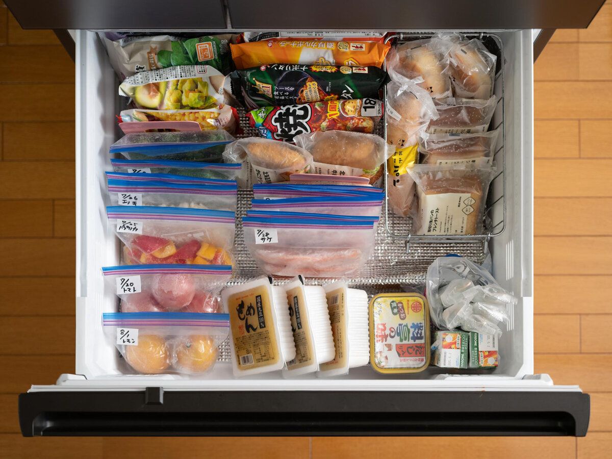 昭和レトロ 冷凍冷蔵庫の上手な使い方 上段と下段の使い分けでスッキリ！プロ直伝・冷凍室の収納術【これで