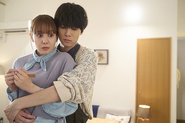 月読（萩原利久）がバックハグ！ドラマ『月読くんの禁断お夜食』、恋の