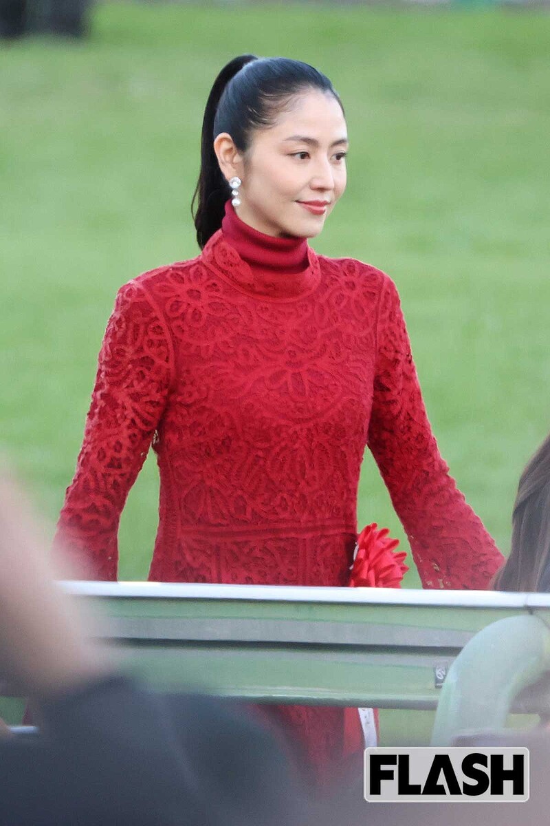  有馬記念に姿を見せた長澤まさみ 