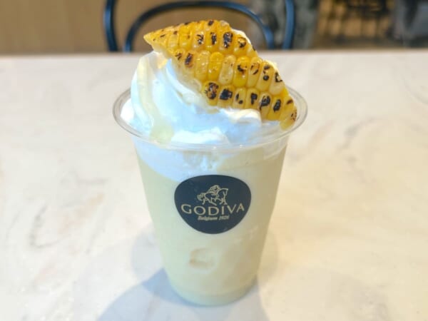 焼きとうもろこしがドン!ゴディバの新作ドリンクが想像以上に“コーンポタージュ”だった