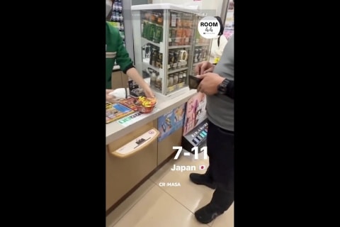 コンビニで外国人が購入前のカップ麺にお湯、動画が波紋 窃盗になる？