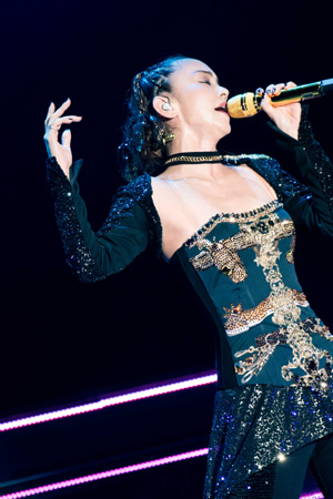 安室奈美恵、アジアツアー最終公演に海外ファンも涙 - ライブドアニュース