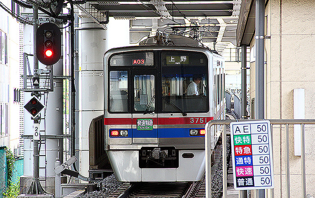 京成電鉄の列車種別標識がおもしろい！ 色と番号で分けて速度も表示