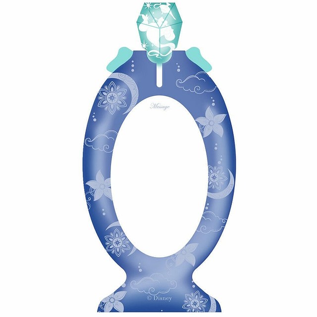 画像 香水瓶デザインのプリンセスがかわいい ダイゴー ディズニーデザイン 3d ミニボトルカード コレクション ライフ ライブドアニュース