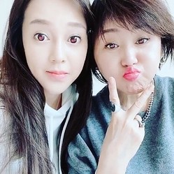 元iconiq 伊藤ゆみ 母と仲良し2ショット 親子共演に感激 ママが大好き 動画あり ライブドアニュース