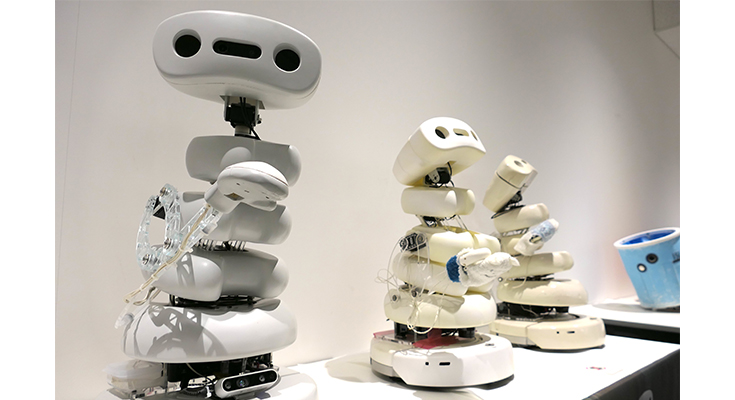 ロボットと人が共同構成する「場」と「物語」 「弱いロボット展」トークセッションから