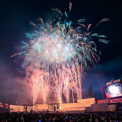 8月10日 土 花火 ライブ 花火で盛り上がろう 東京を代表する大規模夏イベント 19神宮外苑花火大会 ライブドアニュース