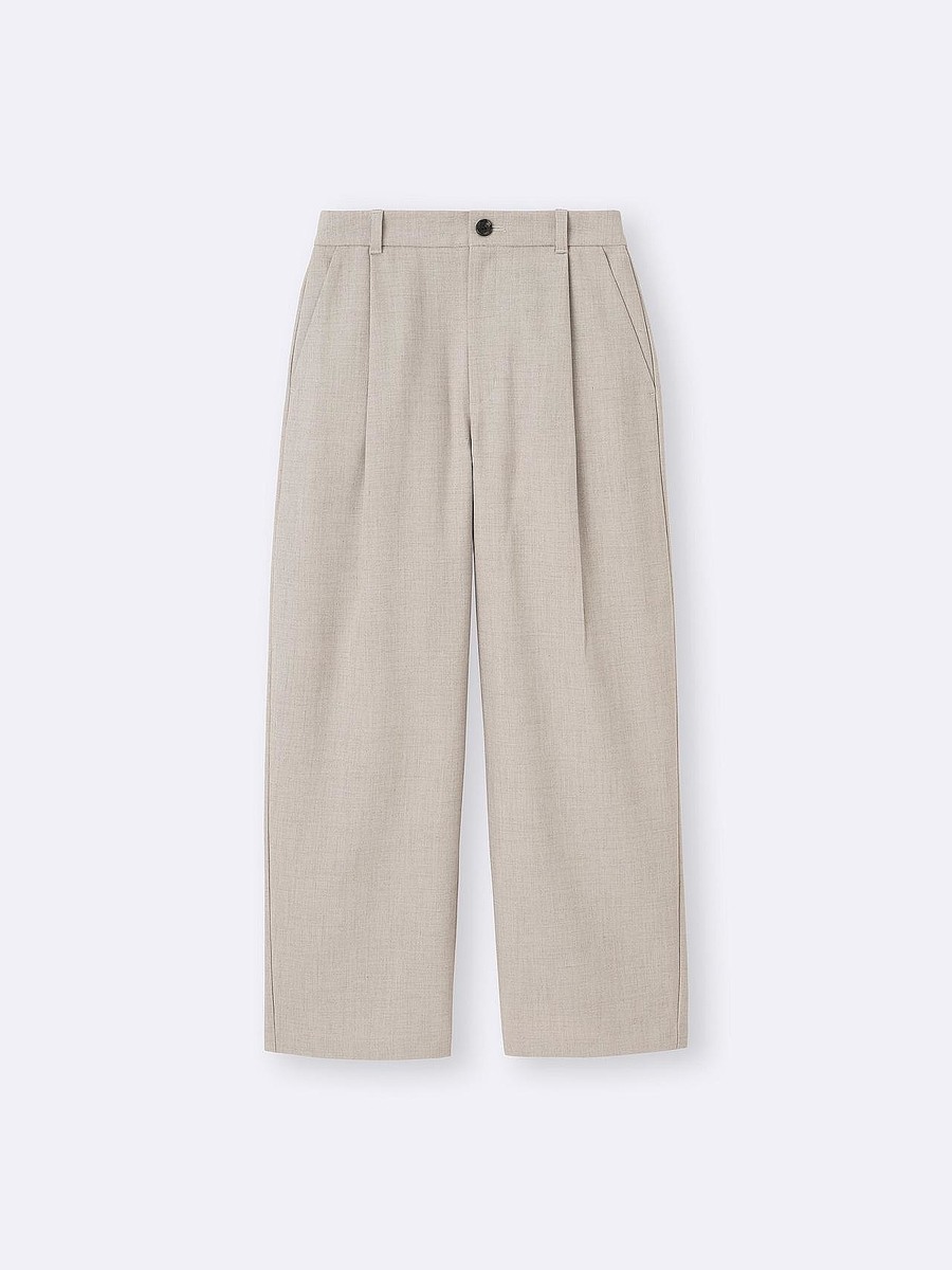 【GUのベージュ】が40・50代におすすめ！ 大人のきれい見え「テーパードパンツ」