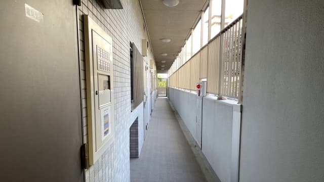 酔って寝ていた女性への暴行と窃盗で逮捕された中学教師 4年間の「厚顔」