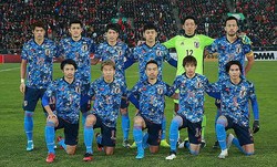 サッカー日本代表の新ユニフォーム 軍服を思わせる 韓国メディアが批判 ライブドアニュース