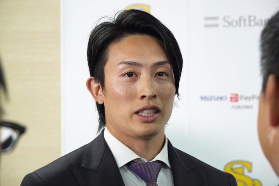 契約更改に臨んだソフトバンク・周東佑京【写真：竹村岳】