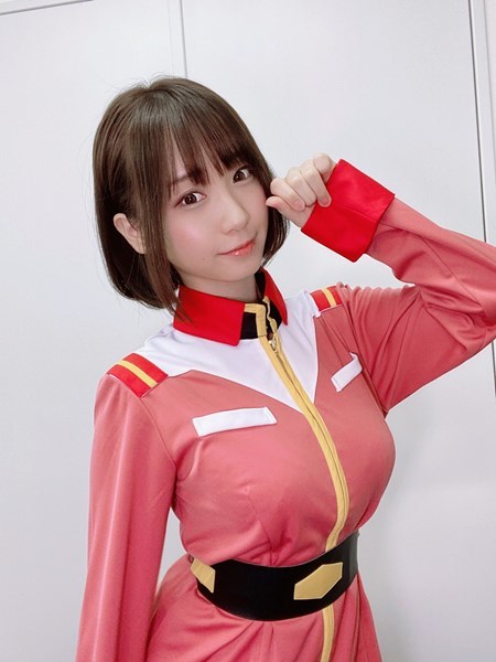 コスプレイヤー伊織もえが地球連邦軍制服姿を披露 Gundam Evolution Mcに ライブドアニュース