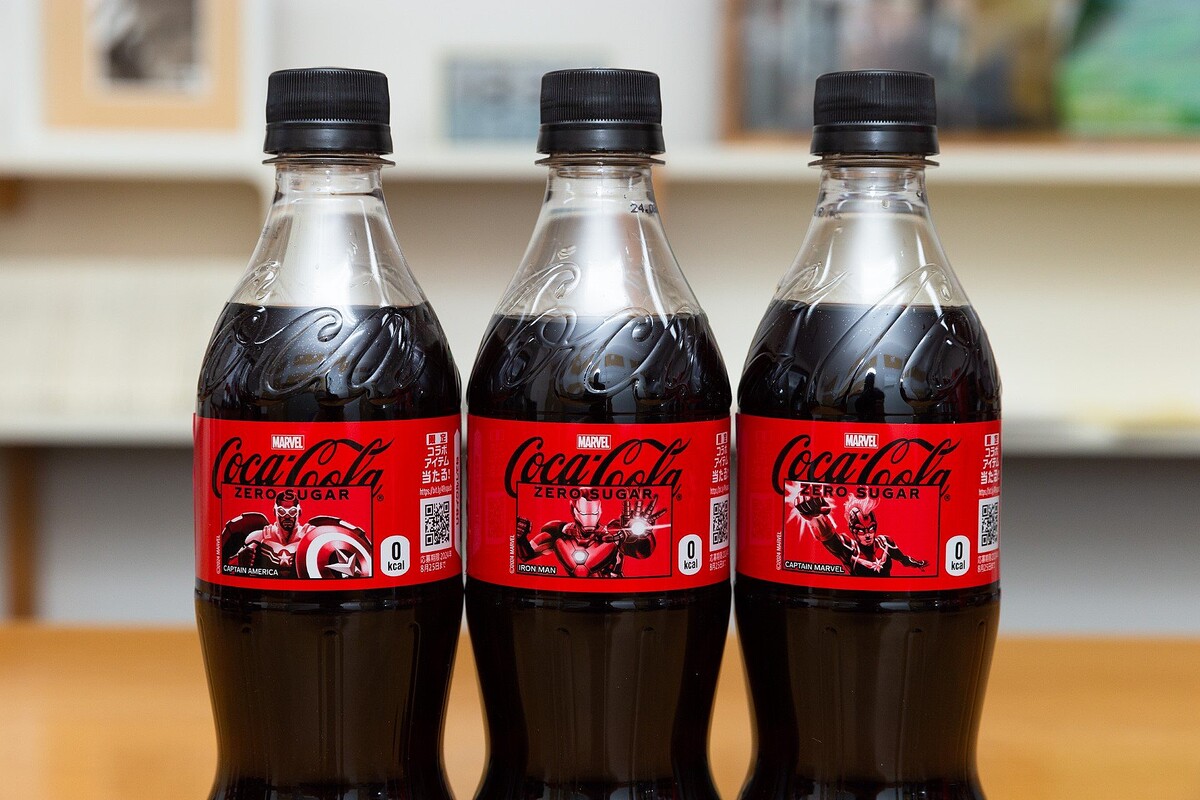 マーベルデザインのコカ・コーラ限定パッケージ全32種をチェック