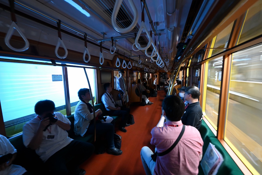 銀座線に乗って中野へワープ 東京メトロ、レトロ車両で「夢の冒険列車」