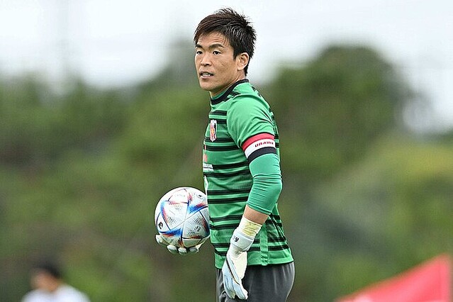 レッズ西川周作、ビッグセーブ連発のプレー集に脚光！「圧倒的やろ