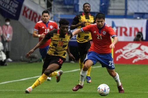 2人退場となったガーナがPK戦でチリに勝利 キリンカップ3位に