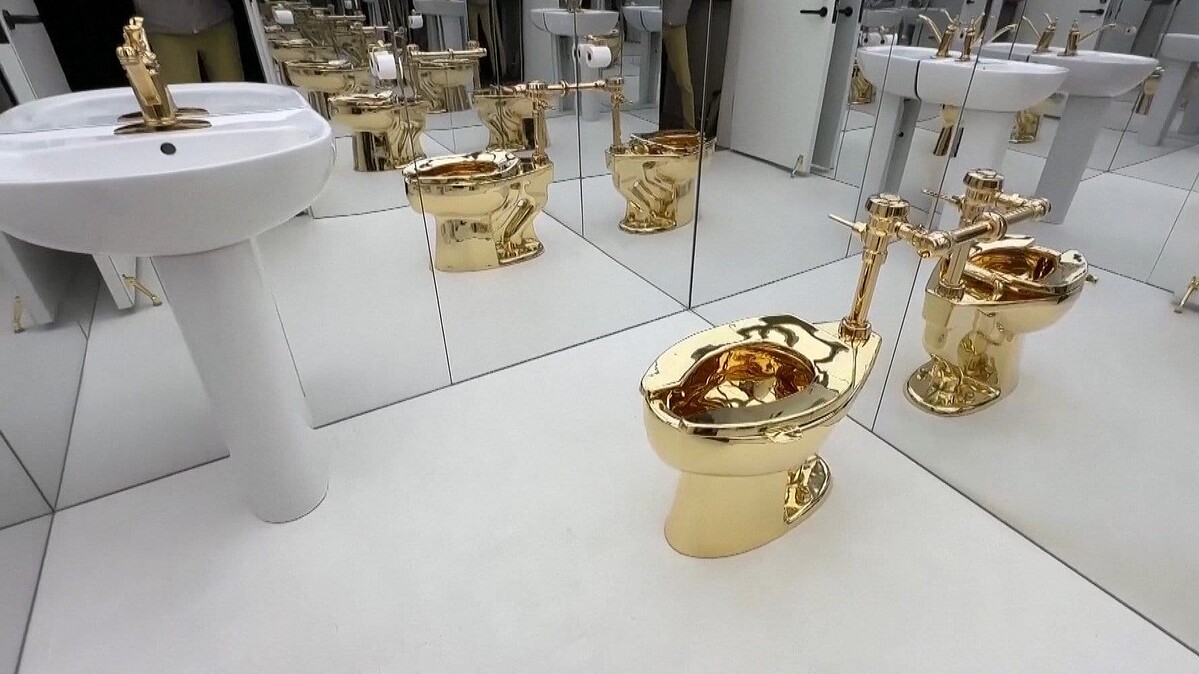 18金100kgの「黄金のトイレ」18.8億円で落札される 米ニューヨーク