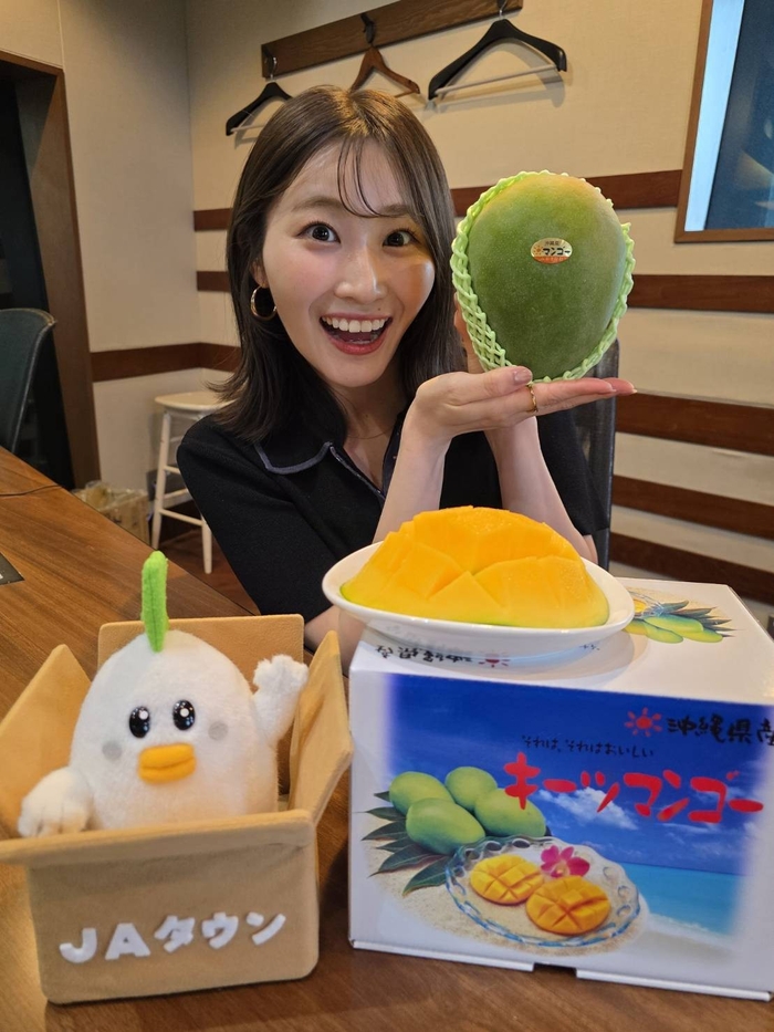 キーツマンゴーをPRする潮紗理菜さん