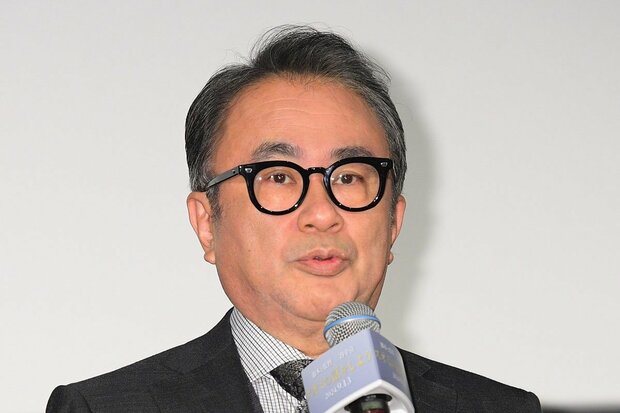 三谷幸喜氏がサングラス姿で「Nキャス」に復帰 木の枝にぶつかり流血