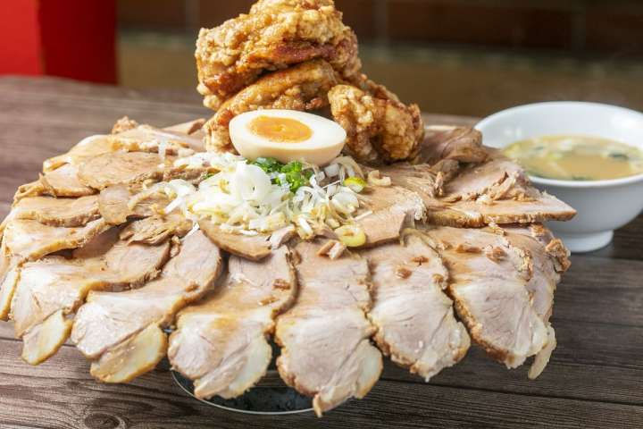 チャーシュー＋唐揚げ＋ごはんで1.8kg超え！二代目蝦夷（埼玉県川越市）「からあげチャーシュー丼」で夏のエナジーチャージ！