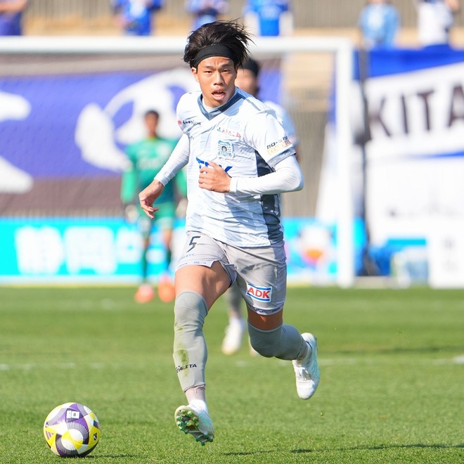 RB大宮戦で一発退場の長井。（C）SOCCER DIGEST