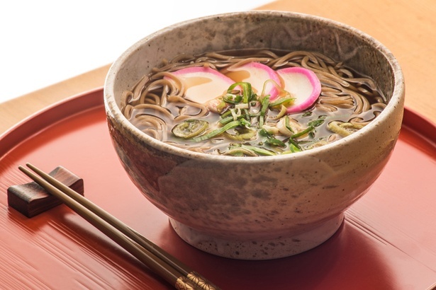 ひと手間加えるだけで簡単 そばの乾麺がおいしくなると話題の茹で方