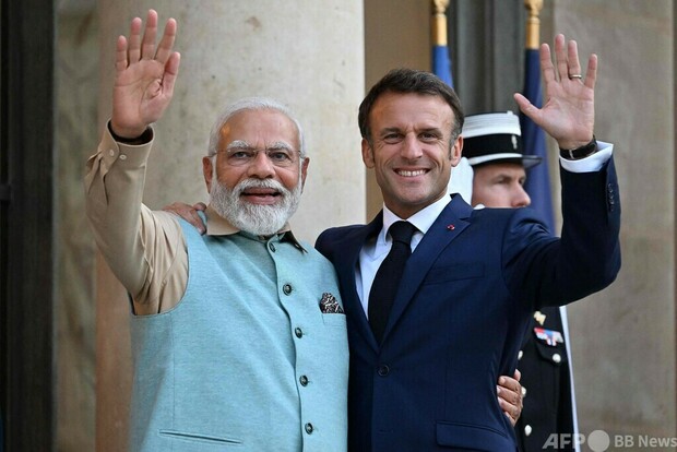 マクロン氏、訪仏中のモディ印首相に最高勲章 - ライブドアニュース