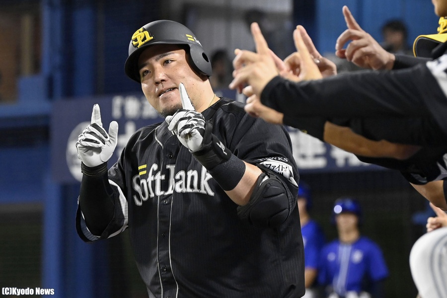  ソフトバンク・山川 (C)Kyodo News 