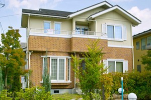 中国の大都市は、日本のタワーマンションに相当する超高層マンションが非常に多く、都市部では郊外を除けば戸建ての家はほとんど見かけない。これは東京都23区内であっても戸建ての住宅街が多い日本とは大きな違いと言えるだろう。(イメージ写真提供:123RF)