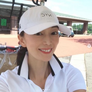 ゴルフが大好きだという葉月里緒奈(画像は『Riona 2019年8月17日付Instagram「夏休み最後のゴルフ。」』のスクリーンショット)