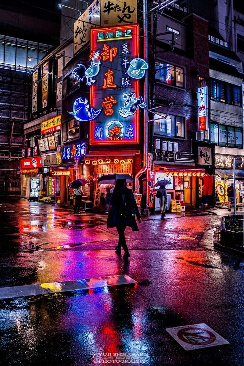 もはやSF映画の世界じゃん... 雨降る夜の大宮がめっちゃサイバーパンクな件 - ライブドアニュース