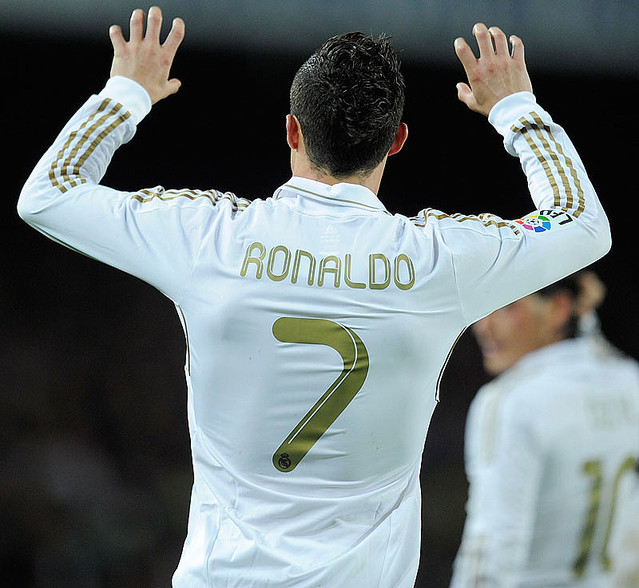 スタイリッシュな人気デザイン！レアル・マドリー「2011-12ホーム