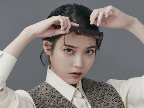 Iu ファッション誌でマニッシュな着こなしを披露し Gucciアンバサダーの風格を見せつける Photo ライブドアニュース