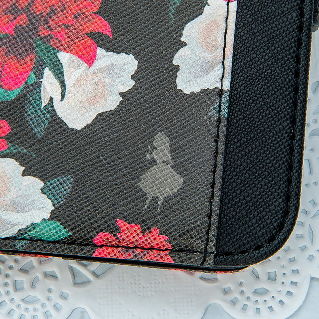 プリンセス達の手帳型スマホケース Pga ディズニー Iphone 12用フリップカバー ライブドアニュース