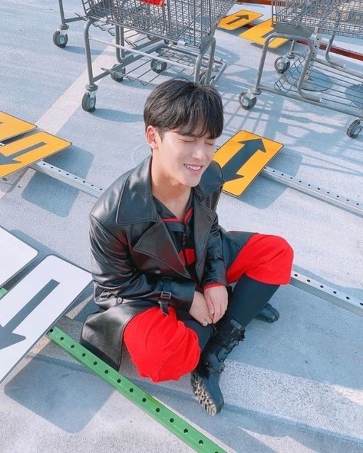 SEVENTEEN ミンギュ、爽やかなウィンクにファン悶絶…MV撮影現場での