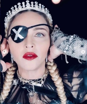��˴��������������ΰդ���᤿��Τ���Ƚ����Ƥ��ޤä��ޥɥ�ʡʲ����ϡ�Madonna��2020ǯ5��18����Instagram��Euro-Vision Song Contest one year ago today!!�ס٤Υ����꡼�󥷥�åȡ�
