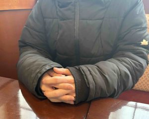 強度近視となった斎藤亮さん。「裸眼だと夜起きてトイレに行くのもおぼつかないです」