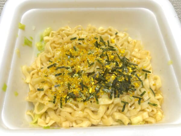 毎年気づくと売り切れてる 明星「のりたま焼うどん」をついに実食