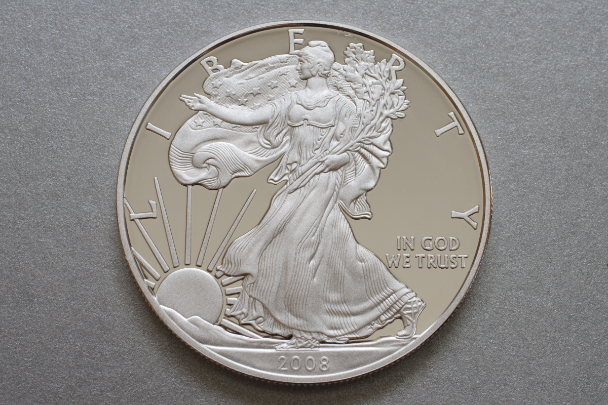 日本初のプルーフ硬貨】父の遺品整理中に「銘板付きの硬貨セット」を発見！  “昭和62年発行”の割には綺麗だけど、現行貨幣にそっくりだし価値は「額面通り」でしょうか？ - ライブドアニュース