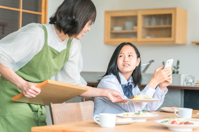 �Ƥ��Ф���������ɽ��򤹤�Ҷ��������ϥ��᡼���Ǥ���buritora/stock.adobe.com��
