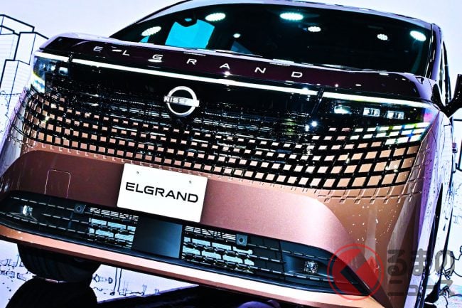 特別なリクエスト：日産エルグランドのヘッドライト両方 日産「新型エルグランド」世界初公開！ 伝統の「二段ヘッドライト」に